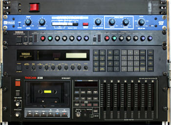 8-Spur-Analogmaschine mit Digitalhall, Digitaldelay und Dynamikkompressor ...